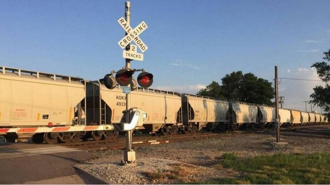 City invites residents to discuss blocked train crossings